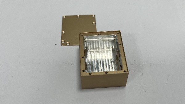 移動(dòng)電源外殼鋁型材cnc加工的工藝流程是什么？